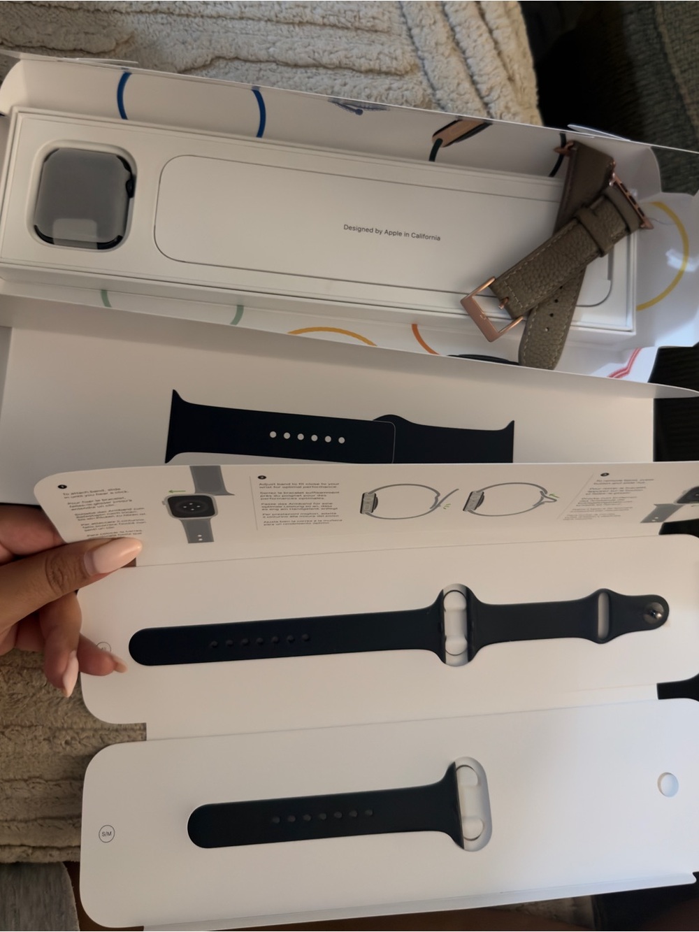 Apple Watch SE 44mm Space Gray Aluminum -Midnight Sport Band (no charger) - Picture 8 of 10